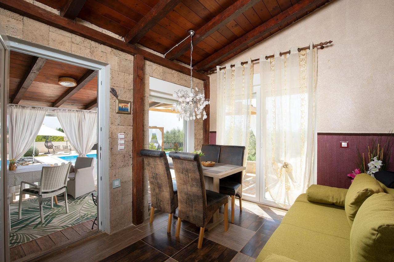 Holiday House Bilos 沃德年 外观 照片