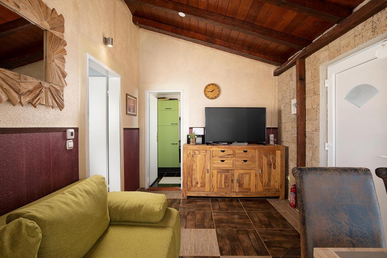 Holiday House Bilos 沃德年 外观 照片