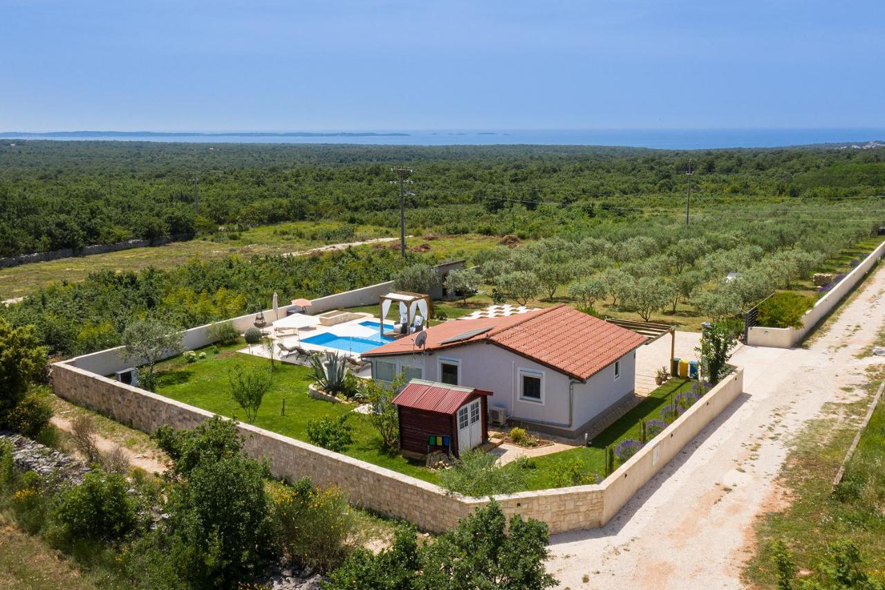 Holiday House Bilos 沃德年 外观 照片