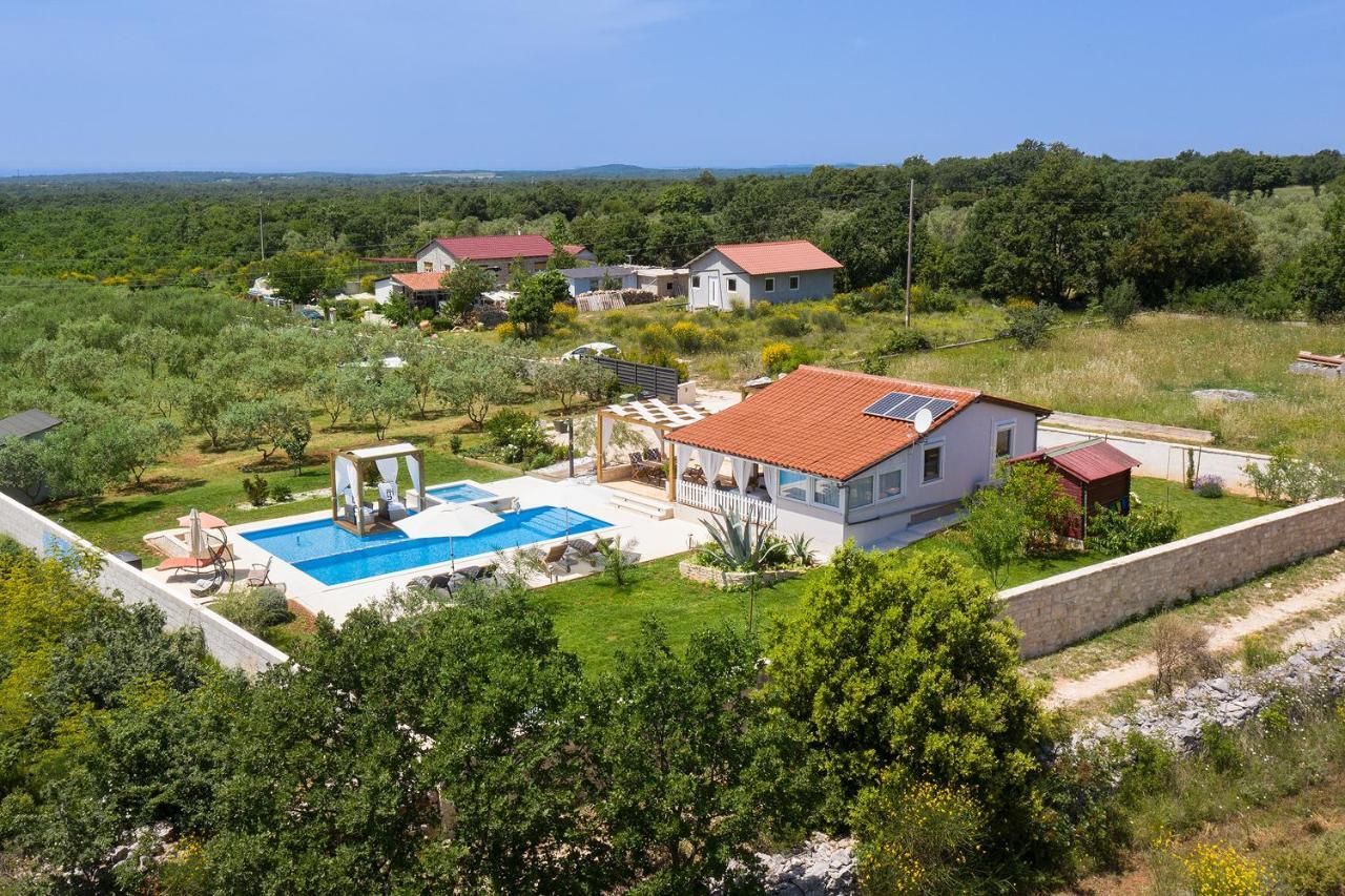 Holiday House Bilos 沃德年 外观 照片