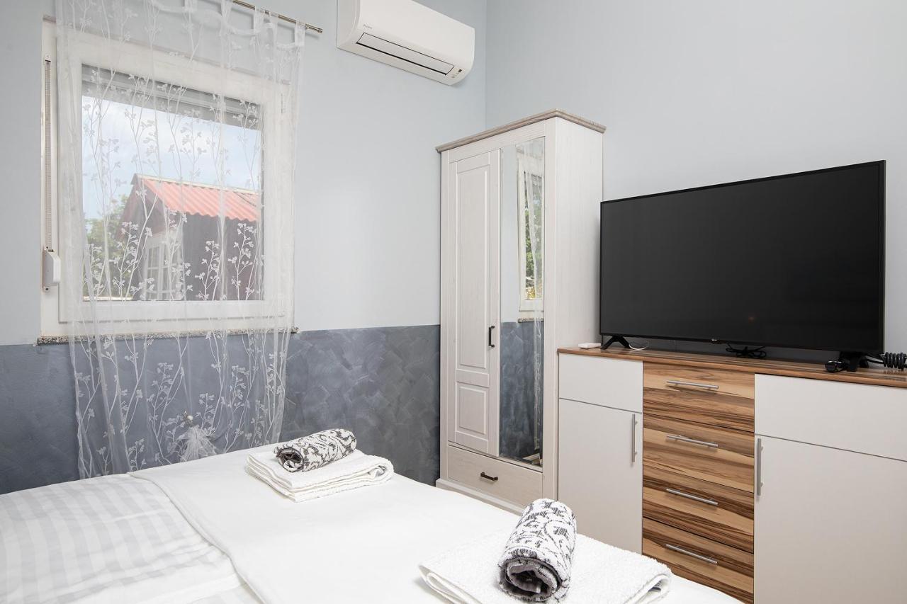 Holiday House Bilos 沃德年 外观 照片