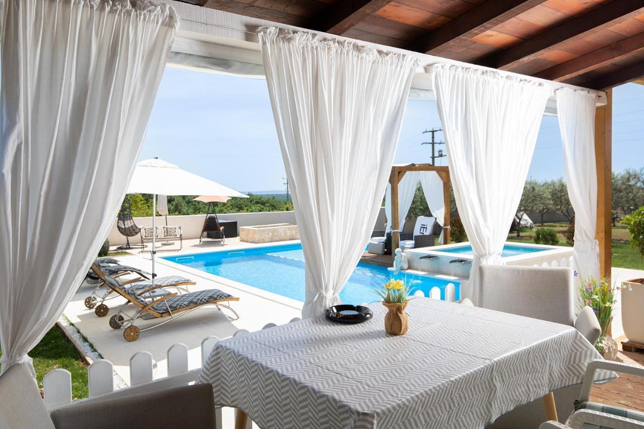Holiday House Bilos 沃德年 外观 照片