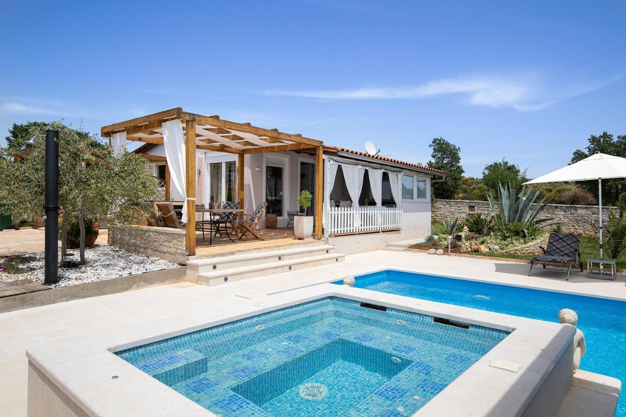 Holiday House Bilos 沃德年 外观 照片